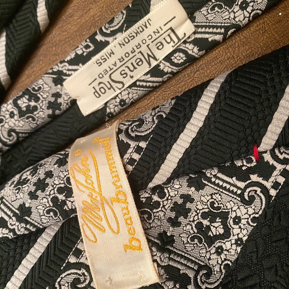 Vintage Mr John by Beau Brummell necktie